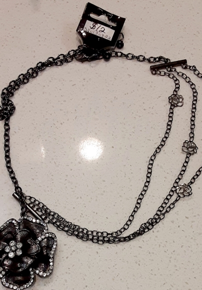 Gun metal layered flower earring and necklace. - Picture 2 of 2